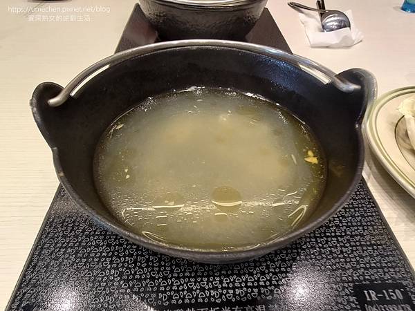 【新竹竹北】鐵了心火鍋-竹北成功店:清水模文青打卡牆,雙人瀑 【新竹竹北】鐵了心火鍋-竹北成功店:清水模文青打卡牆,雙人瀑