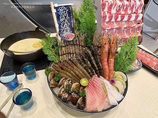 【新竹竹北】鐵了心火鍋-竹北成功店:清水模文青打卡牆,雙人瀑 【新竹竹北】鐵了心火鍋-竹北成功店:清水模文青打卡牆,雙人瀑