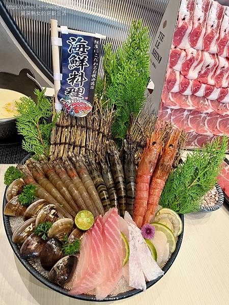 【新竹竹北】鐵了心火鍋-竹北成功店:清水模文青打卡牆,雙人瀑 【新竹竹北】鐵了心火鍋-竹北成功店:清水模文青打卡牆,雙人瀑