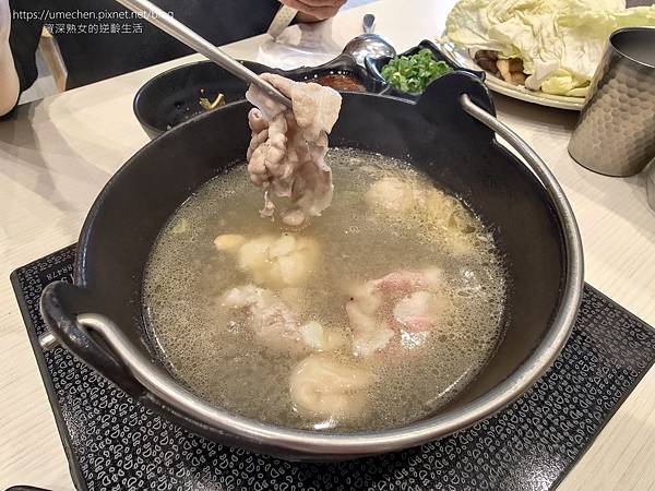 【新竹竹北】鐵了心火鍋-竹北成功店:清水模文青打卡牆,雙人瀑 【新竹竹北】鐵了心火鍋-竹北成功店:清水模文青打卡牆,雙人瀑