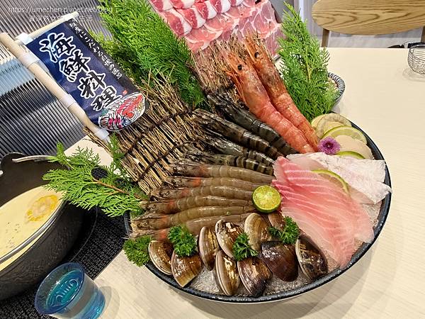 【新竹竹北】鐵了心火鍋-竹北成功店:清水模文青打卡牆,雙人瀑 【新竹竹北】鐵了心火鍋-竹北成功店:清水模文青打卡牆,雙人瀑