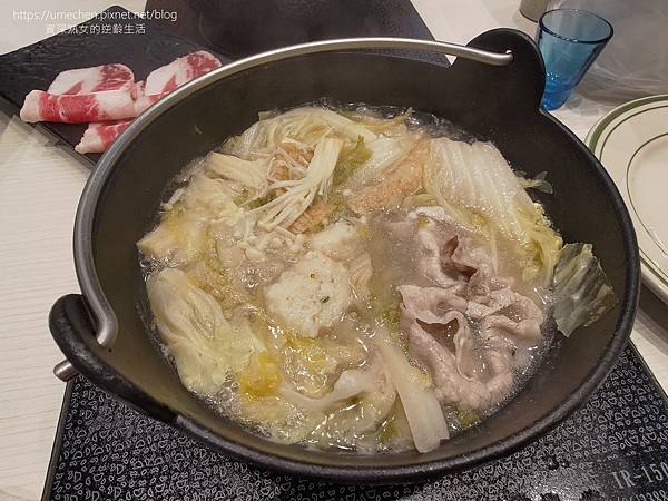 【新竹竹北】鐵了心火鍋-竹北成功店:清水模文青打卡牆,雙人瀑 【新竹竹北】鐵了心火鍋-竹北成功店:清水模文青打卡牆,雙人瀑