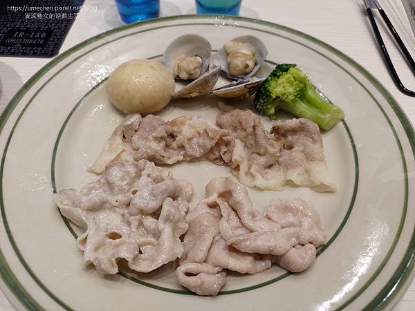 【新竹竹北】鐵了心火鍋-竹北成功店:清水模文青打卡牆,雙人瀑 【新竹竹北】鐵了心火鍋-竹北成功店:清水模文青打卡牆,雙人瀑