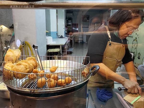 【彰化美食】彰化港仔菱角酥芋頭餅:小攤車傳承60年,台南菱角 【彰化美食】彰化港仔菱角酥芋頭餅:小攤車傳承60年,台南菱角