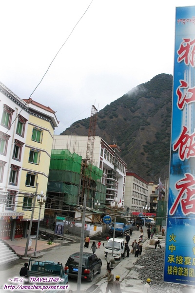 雅江-雅礱江畔山谷小鎮(正大幅翻新市容).jpg