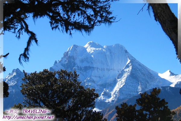 初見仙乃日-3峰佛名為(三怙主雪山),8世紀由蓮花生大師加持命名.jpg