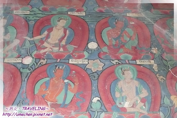十萬佛塔-第1-2層-護法壁畫(2,每尊還貼有藏文名稱.jpg