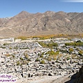 宗山遺址-抗英烈士跳崖處-宗山東面山腳下的區落為江孜舊城區,我們上山有經過.jpg