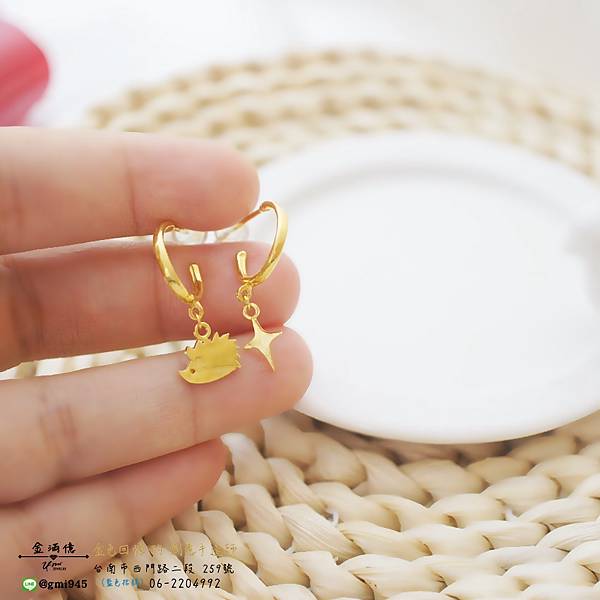 客製化飾品-刺蝟與光芒-耳針式黃金耳環-04.JPG