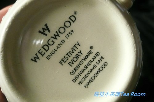 20120412【茶具】Wedgwood_FESTIVITY IVORY浮雕茶杯杯盤組  (4)
