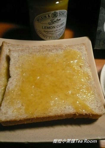 20120412我的假日Tiptree早餐──Breakfast Tea+Lemon curd 全麥吐司 (2)