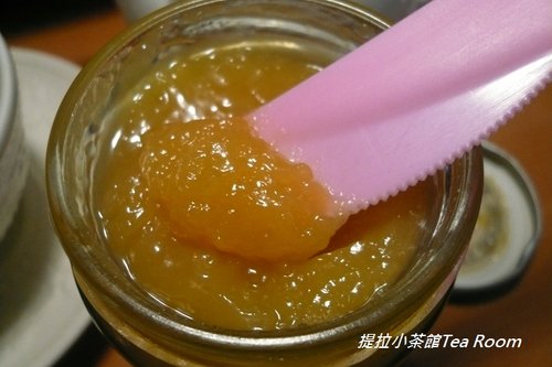 20120412我的假日Tiptree早餐──Breakfast Tea+Lemon curd 全麥吐司 (3)