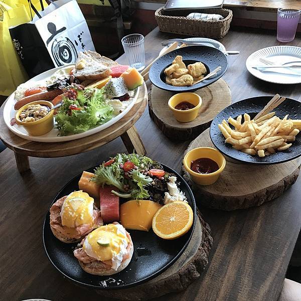 [新竹美食] 克蔓莉珈琲館 - 飲料喝到飽必吃英式大早餐、班