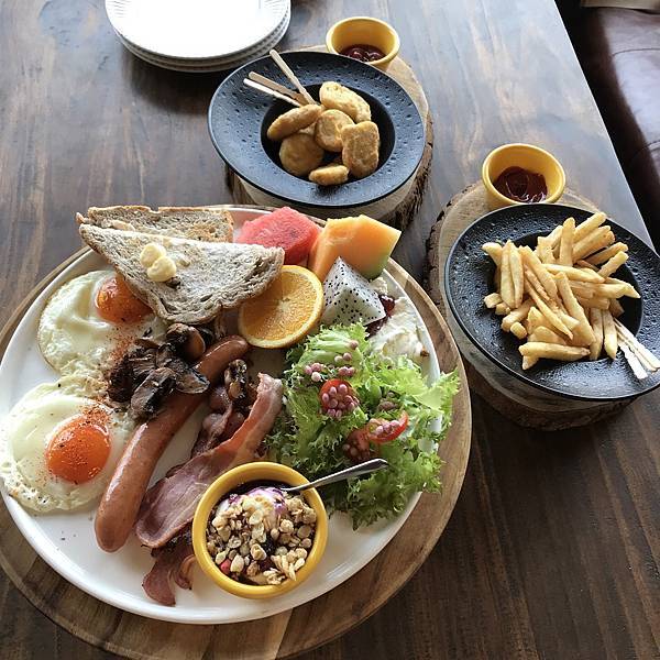 [新竹美食] 克蔓莉珈琲館 - 飲料喝到飽必吃英式大早餐、班