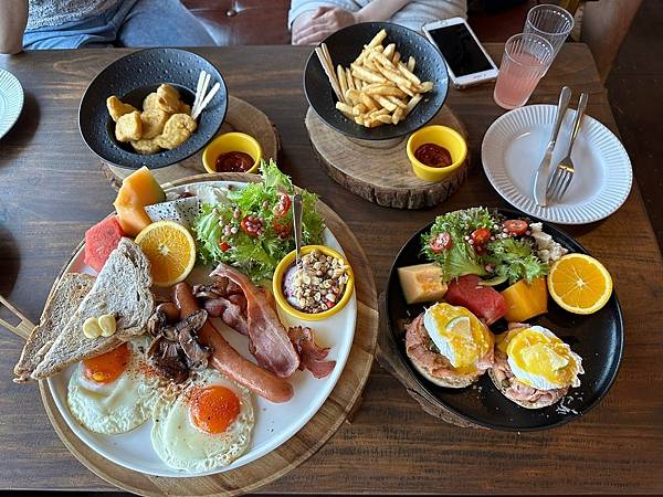 [新竹美食] 克蔓莉珈琲館 - 飲料喝到飽必吃英式大早餐、班