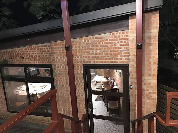 [新竹美食] 草根廚房- 必吃招牌烤鴨 古色古香磚房人氣餐廳