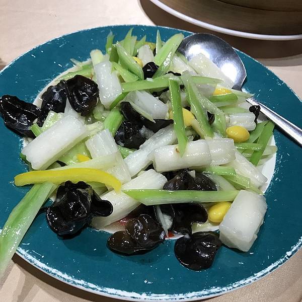 [新竹美食] 草根廚房- 必吃招牌烤鴨 古色古香磚房人氣餐廳