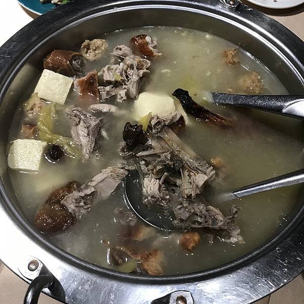 [新竹美食] 草根廚房- 必吃招牌烤鴨 古色古香磚房人氣餐廳