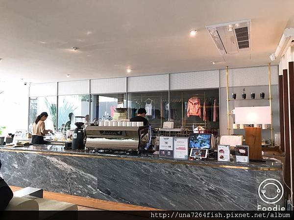 ☆新沙站-隱藏在巷弄內純白色的玻璃屋咖啡廳★Cafe Mul