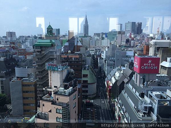 白天窗戶看出的VIEW