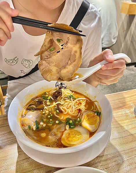 屋台拉麵必吃➤赤麵廠 レッドラーメン︱寵物友善店家︱桃園藝文