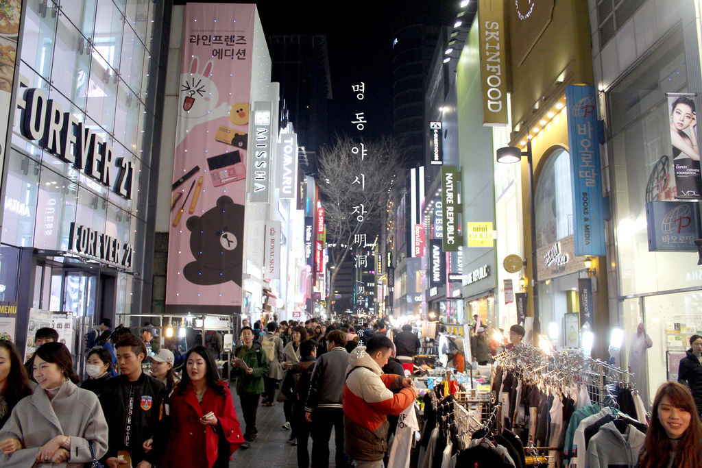 【男子首爾旅行】명동야시장明洞小夜市 ,韓國可愛街邊路店,一攤攤都融合設計概念。명동 노점