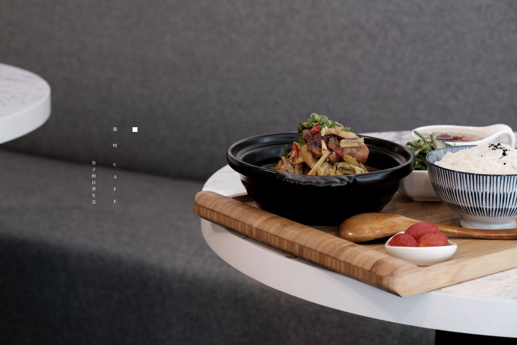 台北溫叨CAFE敦南店,這裡有麵、有飯,還有夏季消暑冰沙聖品,想在溫叨慵懶度日。