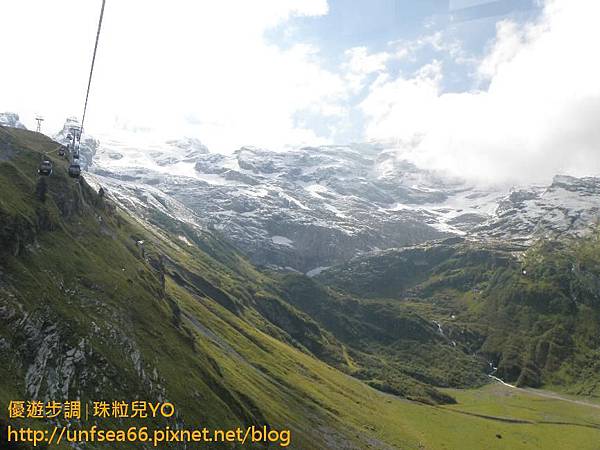 image037_YoYoTempo_瑞士TITLIS鐵力士山纜車賞雪趣.jpg