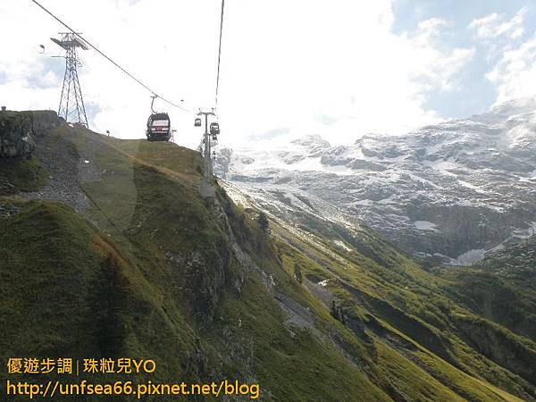 image039_YoYoTempo_瑞士TITLIS鐵力士山纜車賞雪趣.jpg