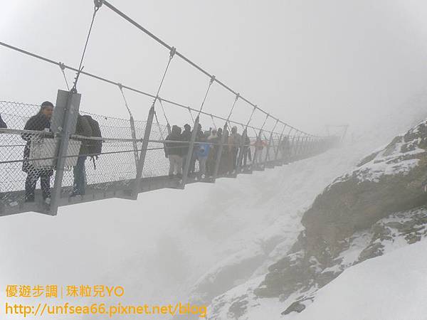 image081_YoYoTempo_瑞士TITLIS鐵力士山纜車賞雪趣.jpg