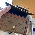 LV dauphine wallet 03.jpg