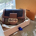 LV dauphine wallet 01-1.jpg