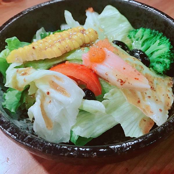 【高雄美食】高雄新興美食／新崛江美食。鬧中取靜的日式料理！隱身巷弄現點現烤的道地鰻魚飯專賣店。環境安靜還有隱密包廂滿足商務簡餐和約會需求。鬧中取靜的日式料理－僕.燒鰻鰻魚專賣店