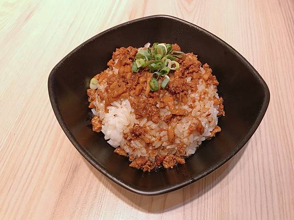 【台中美食】漢口路美食再添一家！扁食湯配肉燥飯超滿足 － 花蓮一品香手作扁食專門店（台中漢口店）