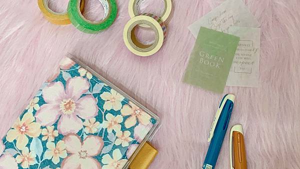 【開箱】歡迎來到手帳新手村！用紙膠帶和貼紙輕鬆做手帳 ＆ 珠友文化 2024 手帳開箱 － A6 一日一頁方格手帳（花見）