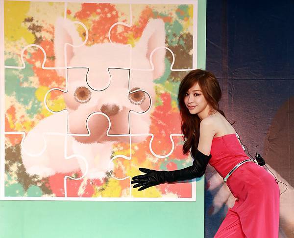 “情歌女神”拼湊”任性情人，王心凌首度公開 ”任性情人”