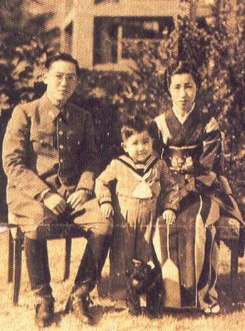 李鍝夫妻+長子李清.jpg