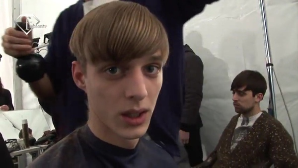 fashiontv___FTV.com_-_MILAN_MAN_F_W_10-11_-_BURBERRY_BACKSTAGE-1.flv_000007274.jpg