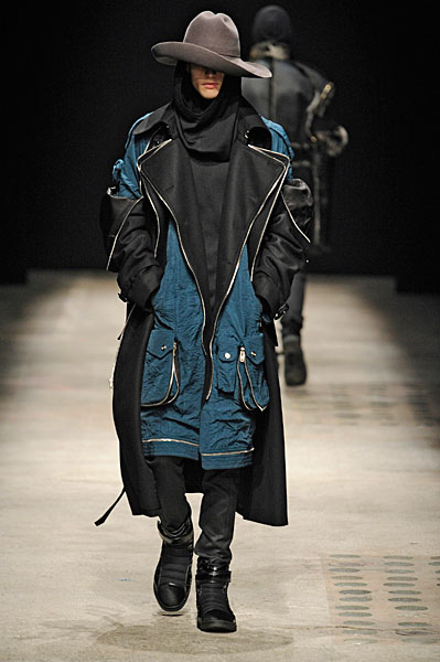 Juun.J FW10-Adrian Bosch.jpg