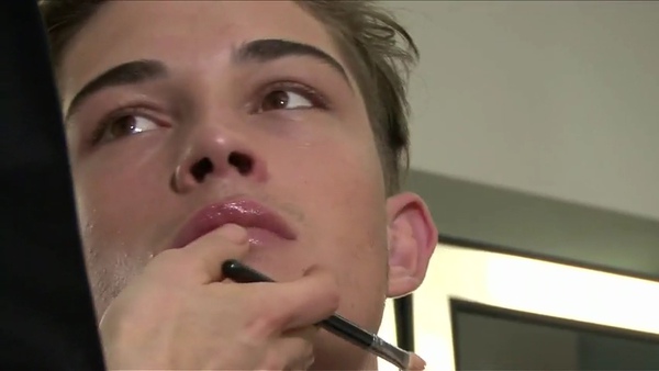 McGrath on the Dolce_Gabbana_s Winter 2011 men_s makeup look.flv_000045412.jpg