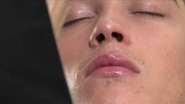 McGrath on the Dolce_Gabbana_s Winter 2011 men_s makeup look.flv_000048782.jpg