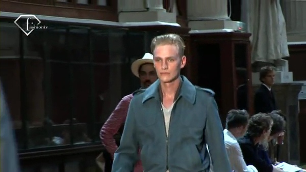 fashiontv_FTV_com_-_PARIS_MEN_S_S_2011_-_CERRUTI_BACKSTAGE.flv_000014880.jpg