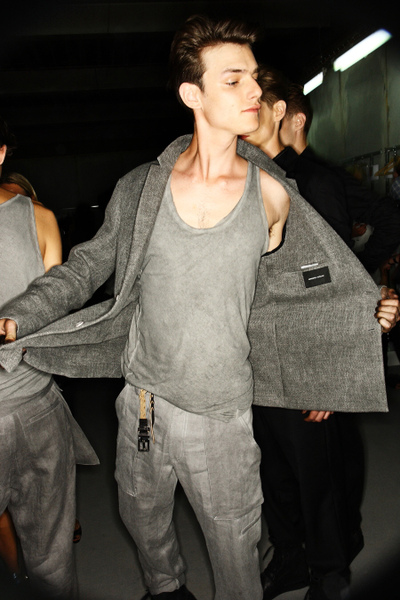 sonny-kris-van-assche-bkst11.jpg