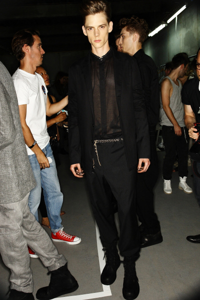 sonny-kris-van-assche-bkst04.jpg