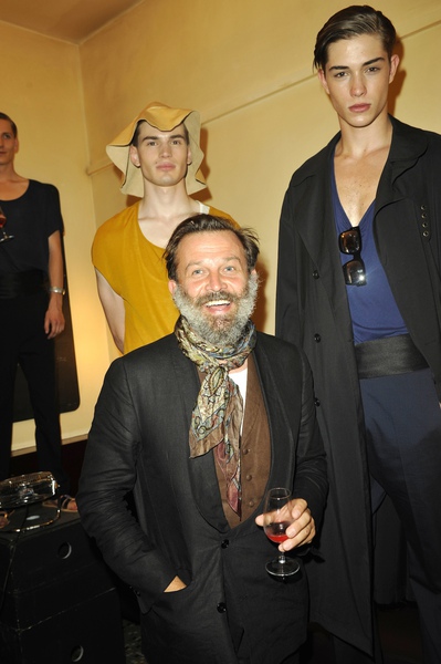 Uomo-Vogues-Robert-Rabensteiner-with-models.jpg