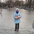 Little Pig and uno on the iced-lake in 大觀園