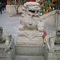 another stone lion with 2 sons of dragon~~~