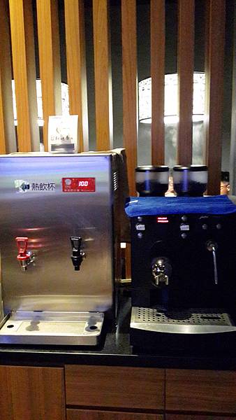 C360_2015-05-17-18-41-54-070 C360_2015-05-17-18-41-54-070