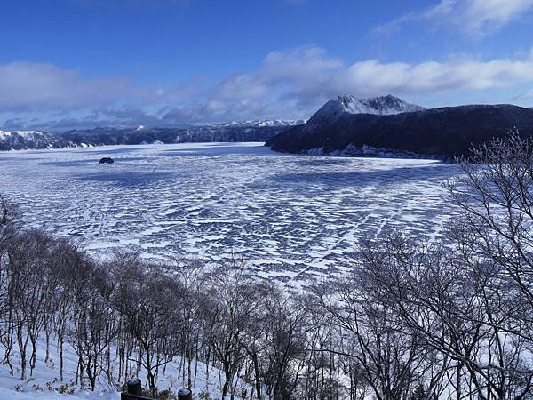 摩周湖結冰了