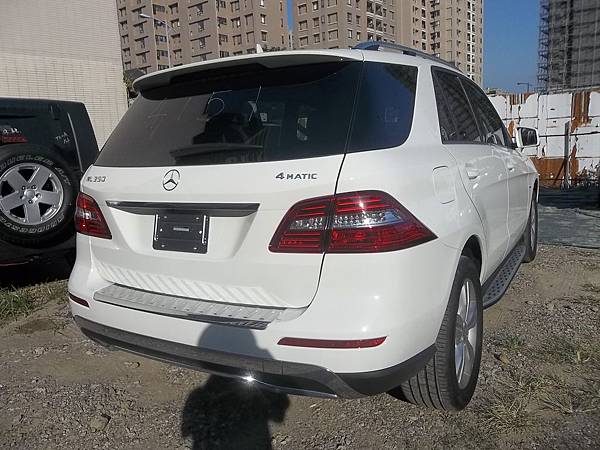 2012 BENZ ML350 美國海運行李回台灣及估價從美國紐澤西NJ運車回台灣 - 2012 BMW X5 X6 F10 535i 帶車回台灣划算嗎？運車回台灣費用多少錢？